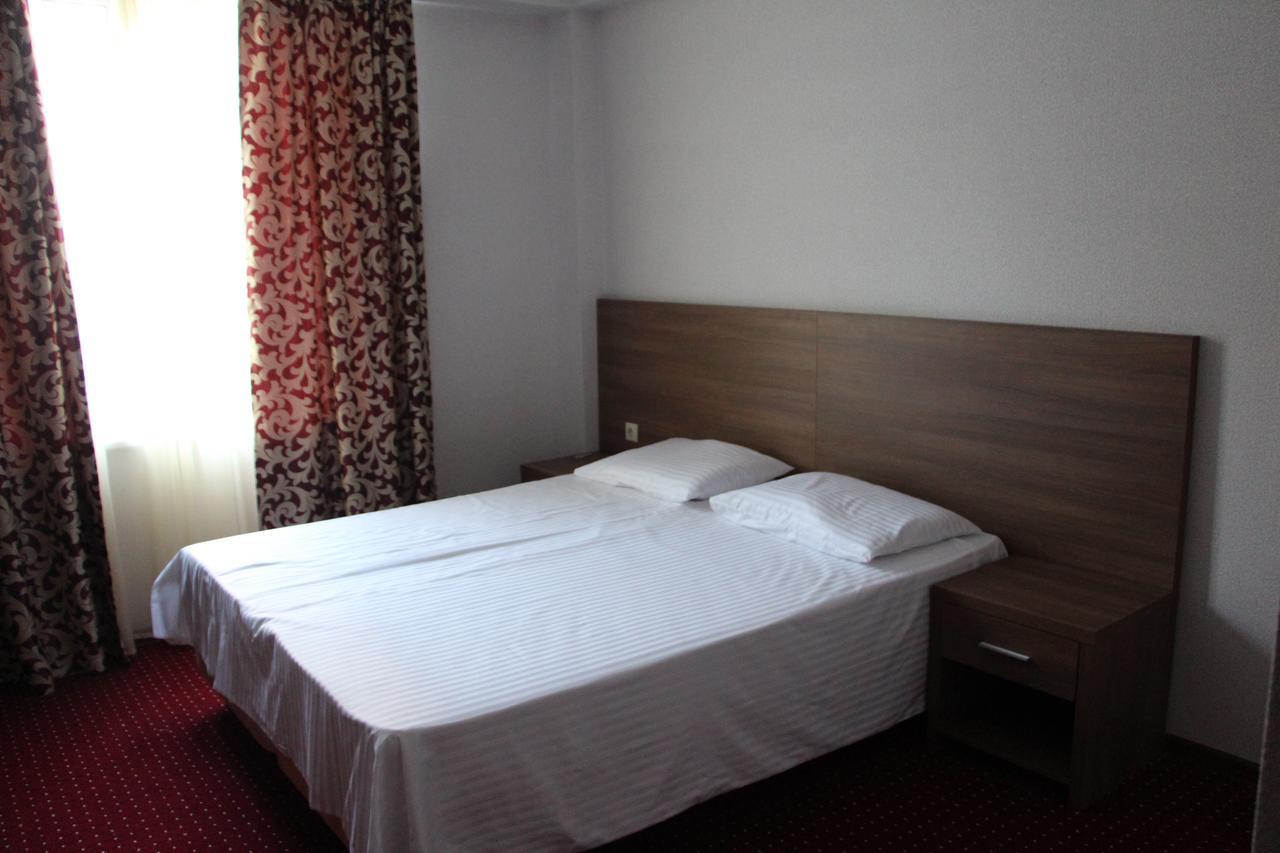 Assir Hotel Sukhumi Exterior photo