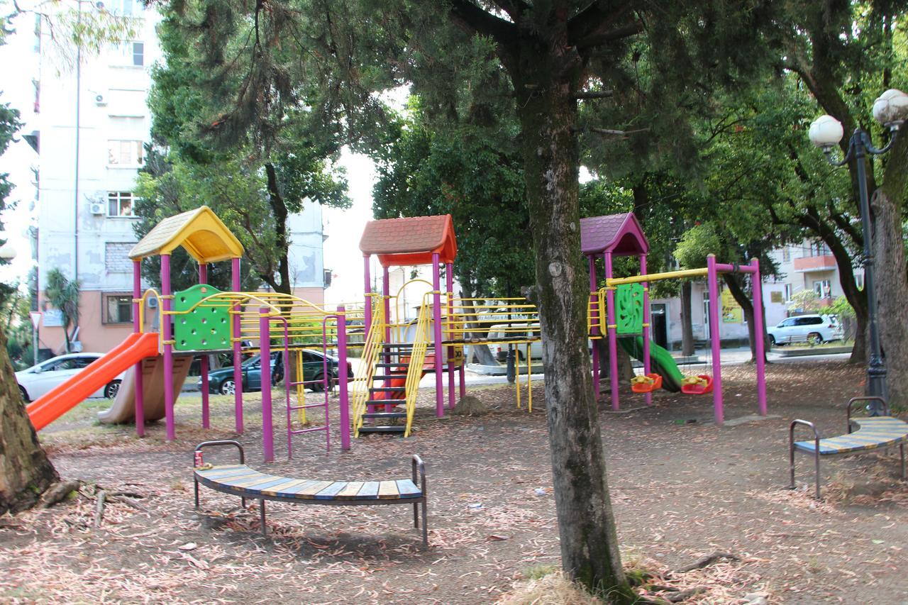 Assir Hotel Sukhumi Exterior photo