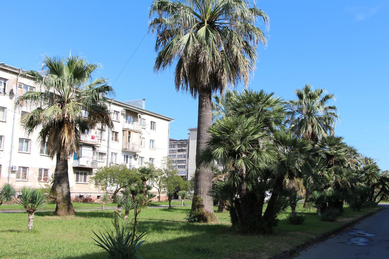 Assir Hotel Sukhumi Exterior photo