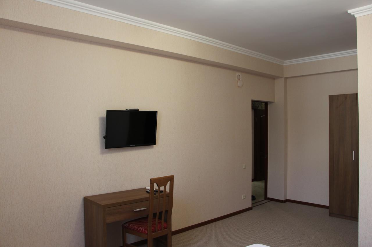 Assir Hotel Sukhumi Exterior photo