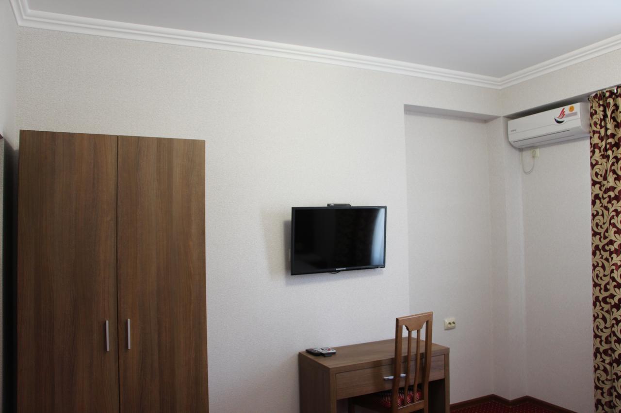 Assir Hotel Sukhumi Exterior photo