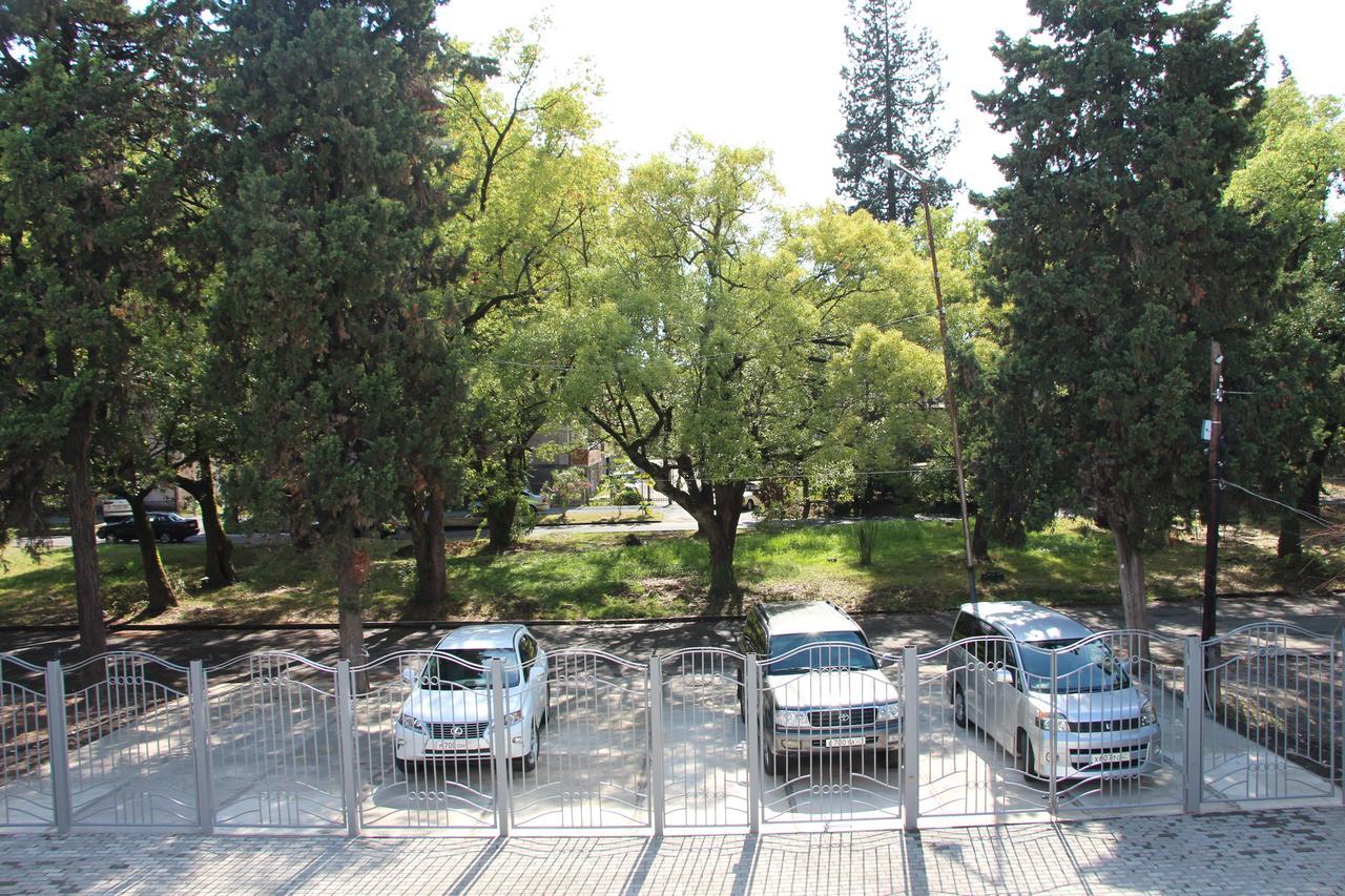 Assir Hotel Sukhumi Exterior photo